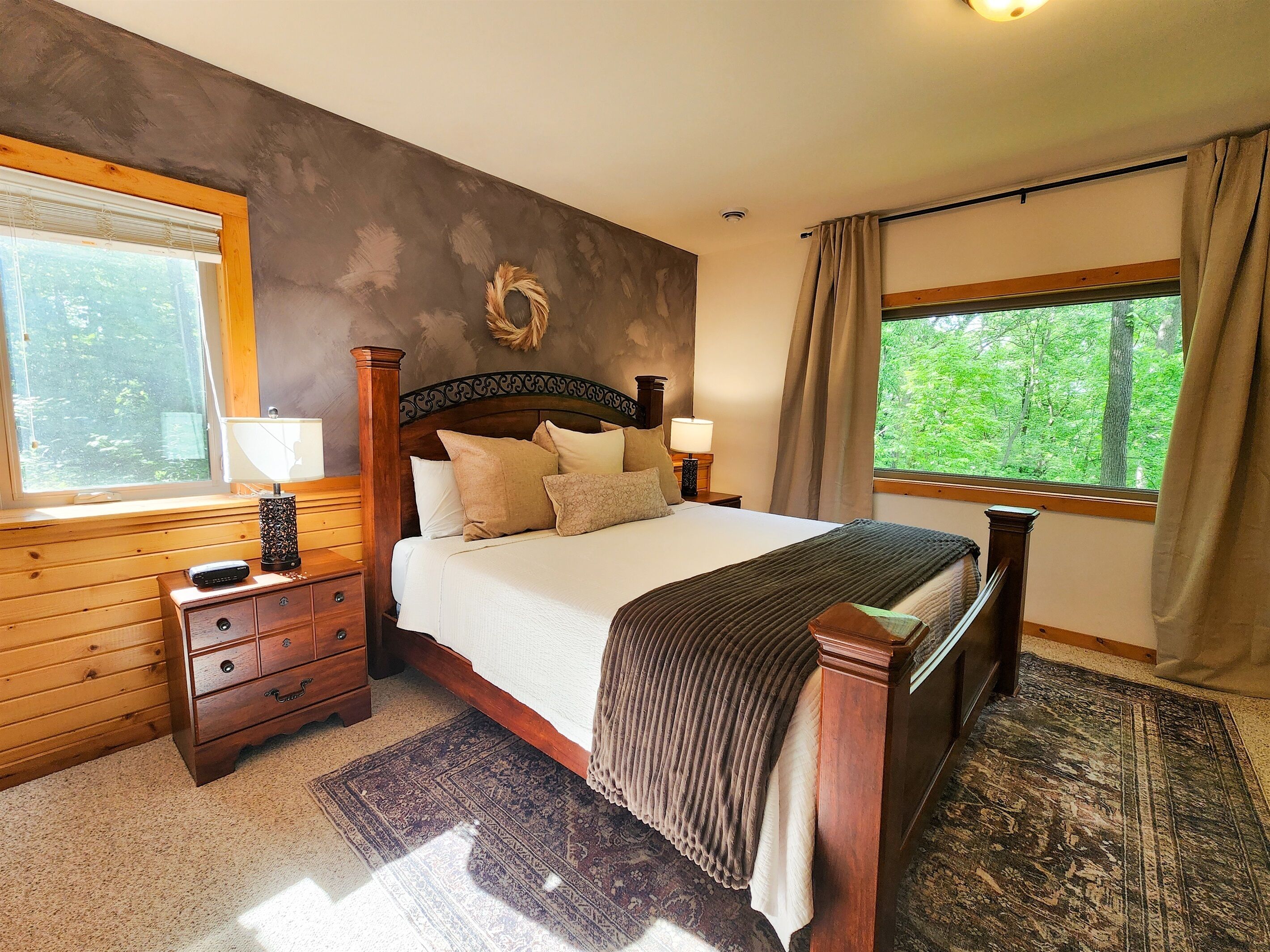 Iron/ironing board, travel cot, WiFi, bed sheets