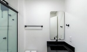 Bathroom - Studio in Condo w/ Pool in Velha Blumenau Pin1903 (Blumenau)