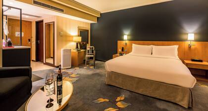 Beijing New World Centre Tongpai Hotel