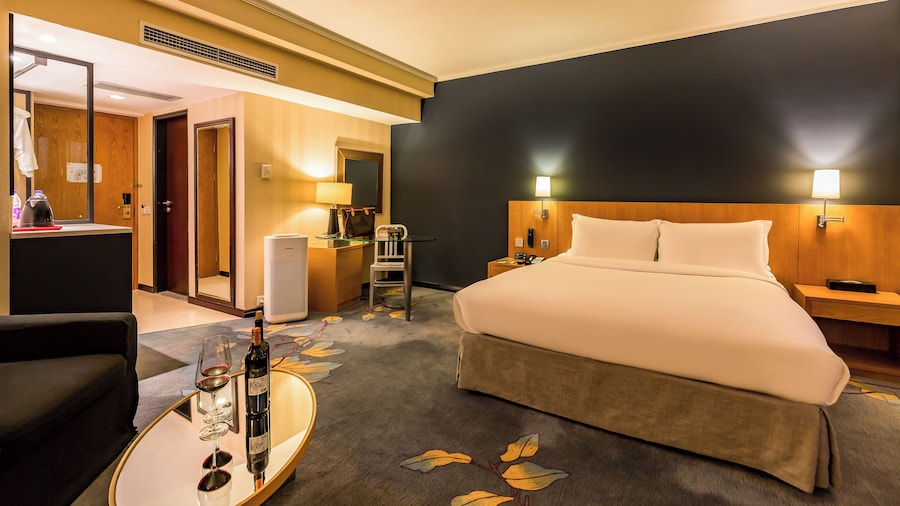 Beijing New World Centre Tongpai Hotel