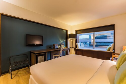 Beijing New World Centre Tongpai Hotel