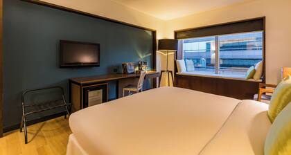 Beijing New World Centre Tongpai Hotel