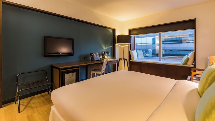 Beijing New World Centre Tongpai Hotel