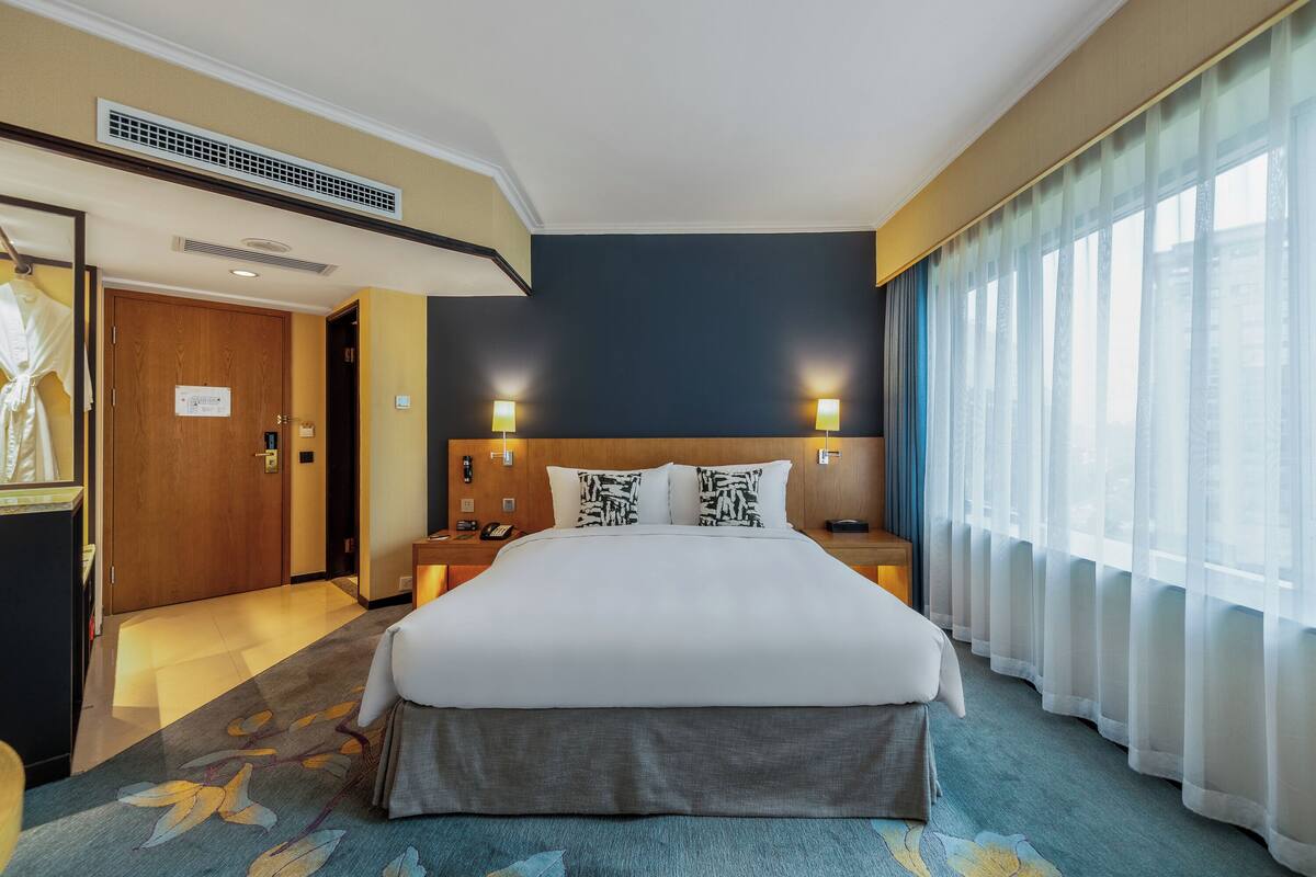 Comfort Room | In-room safe, desk, laptop workspace, iron/ironing board