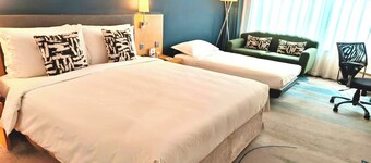 Beijing New World Centre Tongpai Hotel