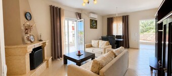 Villa Foiniki Hariklia - Near Blue Eye & Saranda