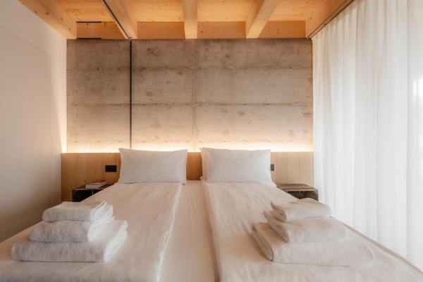 Hypo-allergenic bedding available, blackout drapes, soundproofing