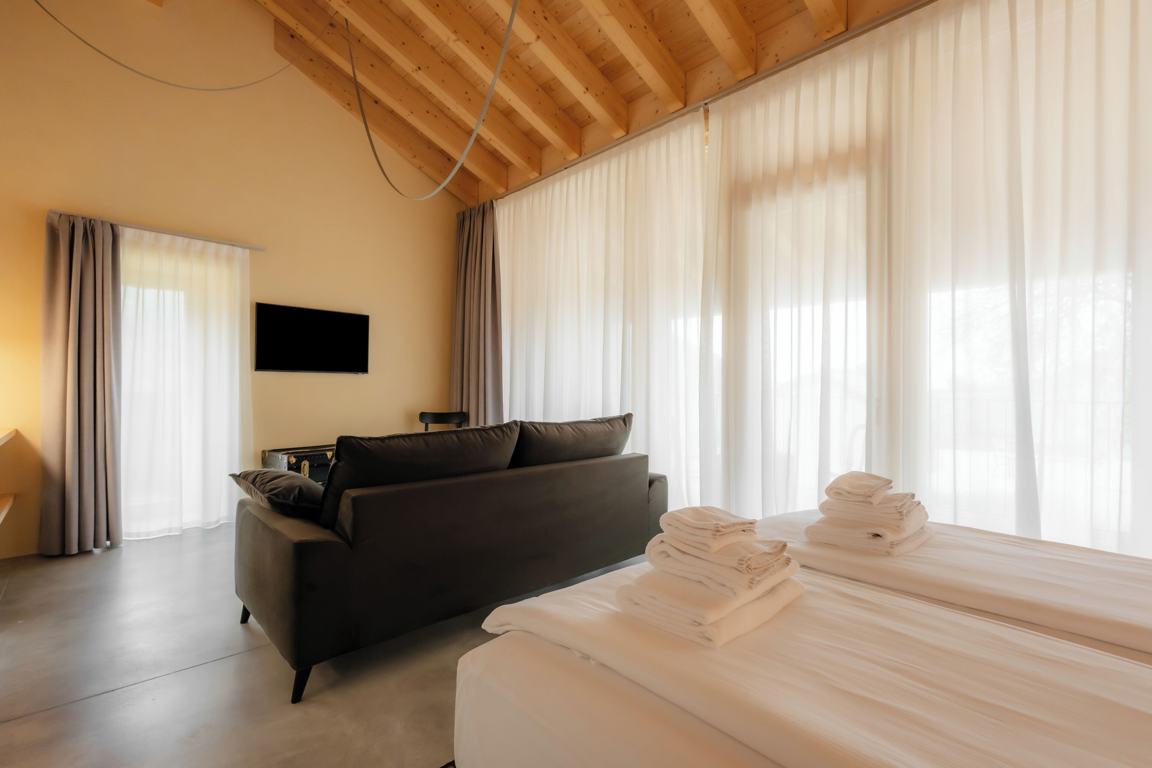 Chambre Deluxe Double ou avec lits jumeaux, 1 très grand lit et 1 canapé-lit, vue vignoble