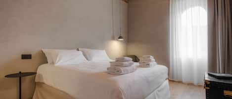 Double Room, Courtyard View | Hypo-allergenic bedding, blackout curtains, soundproofing