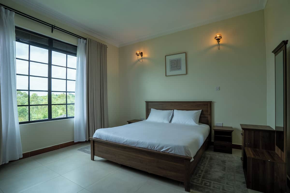 Deluxe Double Room, Mountain View | Peti besi dalam bilik, Wi-fi percuma, cadar katil 