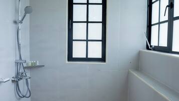 Executive Room, Balcony | Bathroom | Shower, free toiletries, slippers, towels