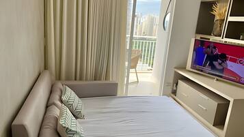 Apartment | Iron/ironing board, WiFi (free), bed sheets