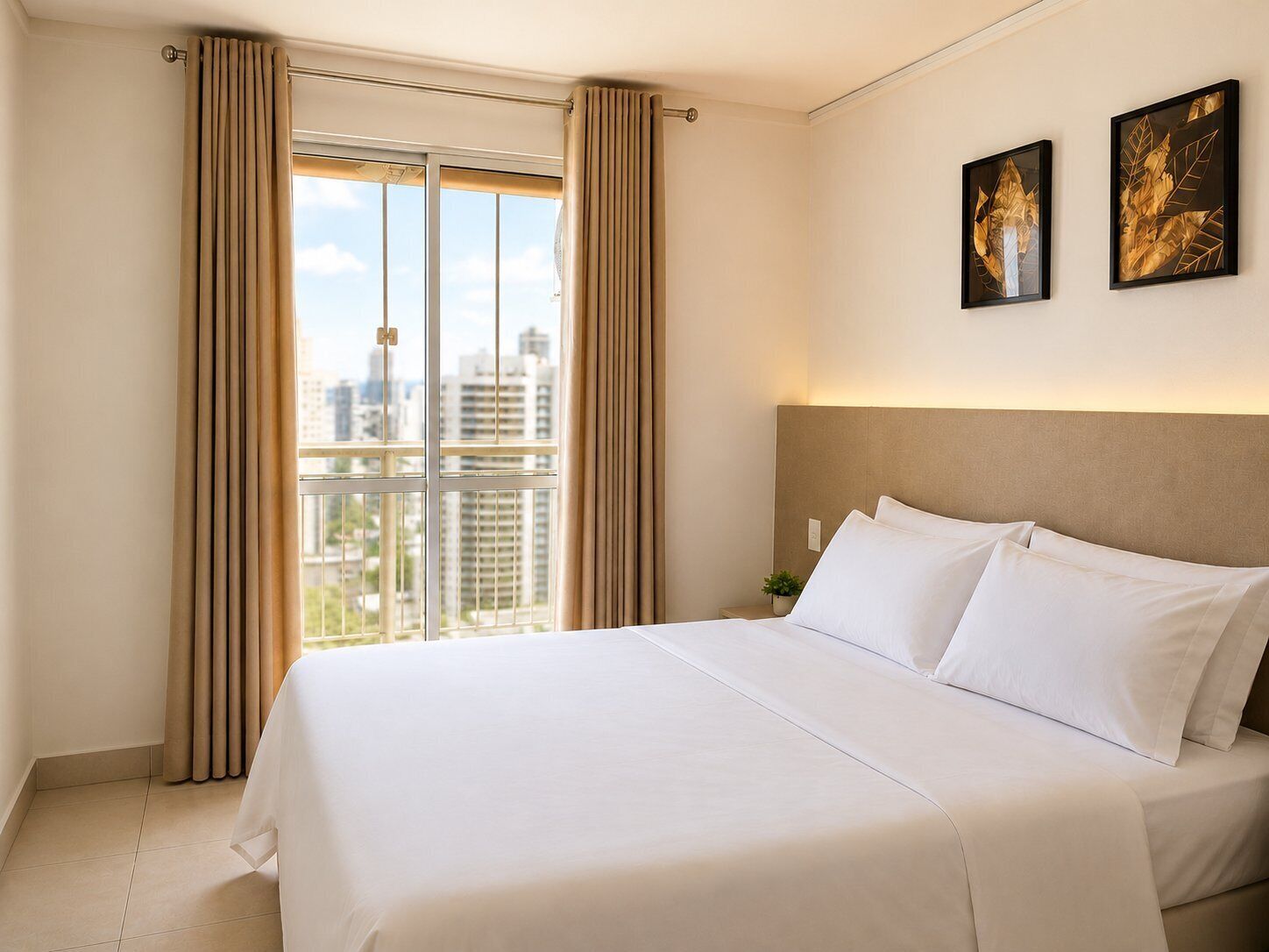 Tabla de planchar con plancha, wifi gratis y ropa de cama 