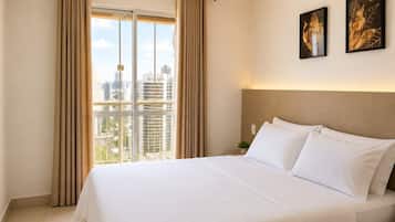 Tabla de planchar con plancha, wifi gratis y ropa de cama