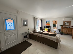 Televisión, chimenea y tenis de mesa 
