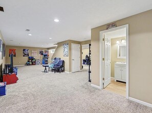 Interior - Peaceful 4-bedroom house with AC in lovely Loveland (Loveland)