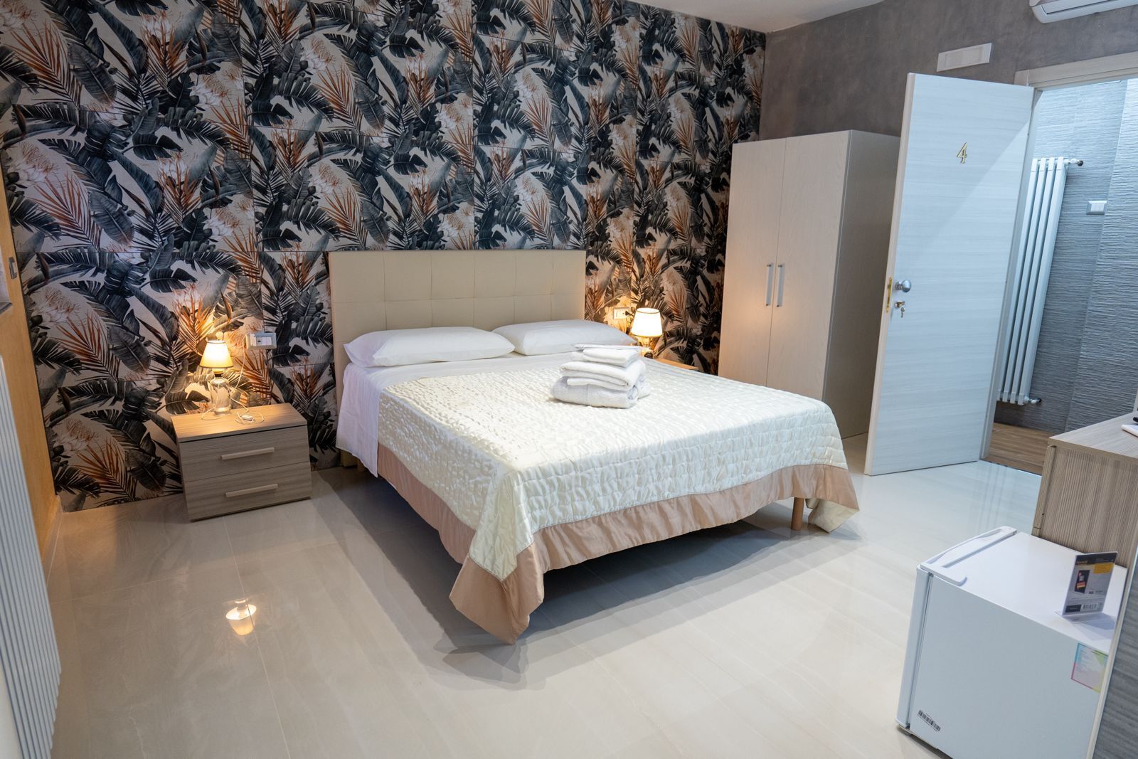 4 chambres, fer et planche à repasser, Wi-Fi, draps fournis