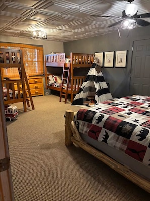 5 bedrooms, iron/ironing board, Internet, bed sheets - Southern Bear Cabin - Bent Tree Resort (Jasper)