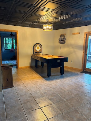 Games room - Southern Bear Cabin - Bent Tree Resort (Jasper)