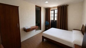 Doppelzimmer, Stadtblick | Schreibtisch, laptopgeeigneter Arbeitsplatz, kostenloses WLAN