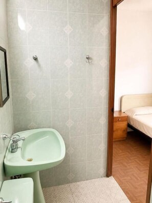 Dusche, Handtücher, Seife, Shampoo