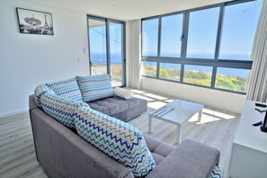 Living area - Sunset Viewpoint, New Home with Stunning Sea Views (Madeira)