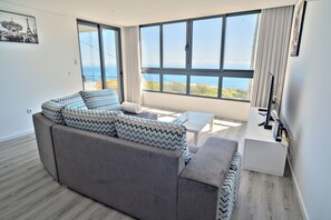 Living area - Sunset Viewpoint, New Home with Stunning Sea Views (Madeira)