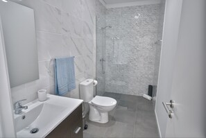 Bathroom - Sunset Viewpoint, New Home with Stunning Sea Views (Madeira)