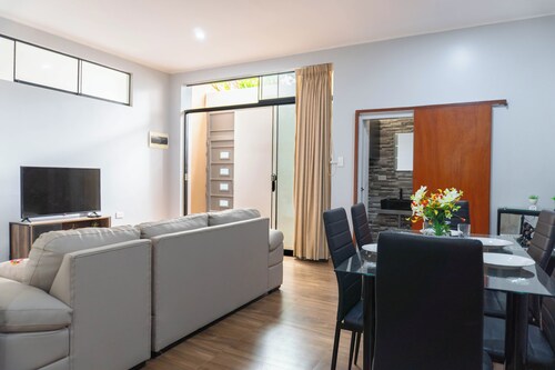 10 minutes from the airport! Pet-Friendly apartment with 3 bedrooms