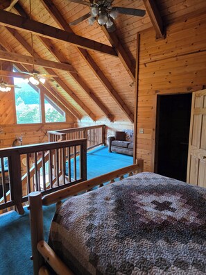 4 bedrooms, WiFi, bed sheets - 4-bedroom cabin in awesome Wears Valley near Dollywood and Great Smoky Mountain (Sevierville)