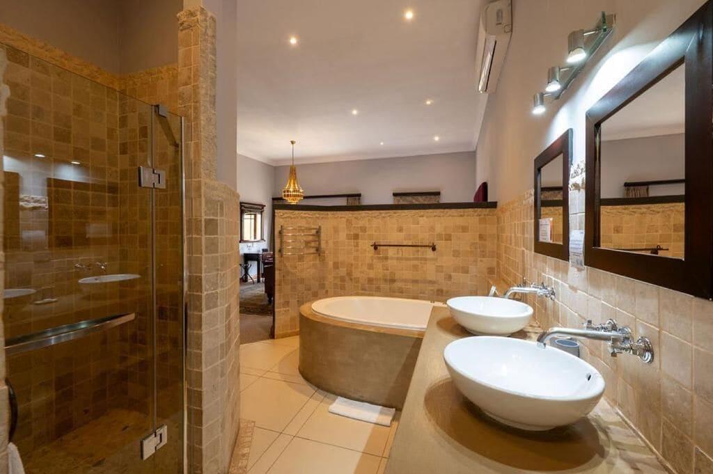Suite, Balcony, Mountain View | Bathroom | Slippers