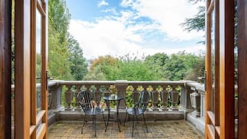 Family Suite, Patio, Garden View | Terrace/patio