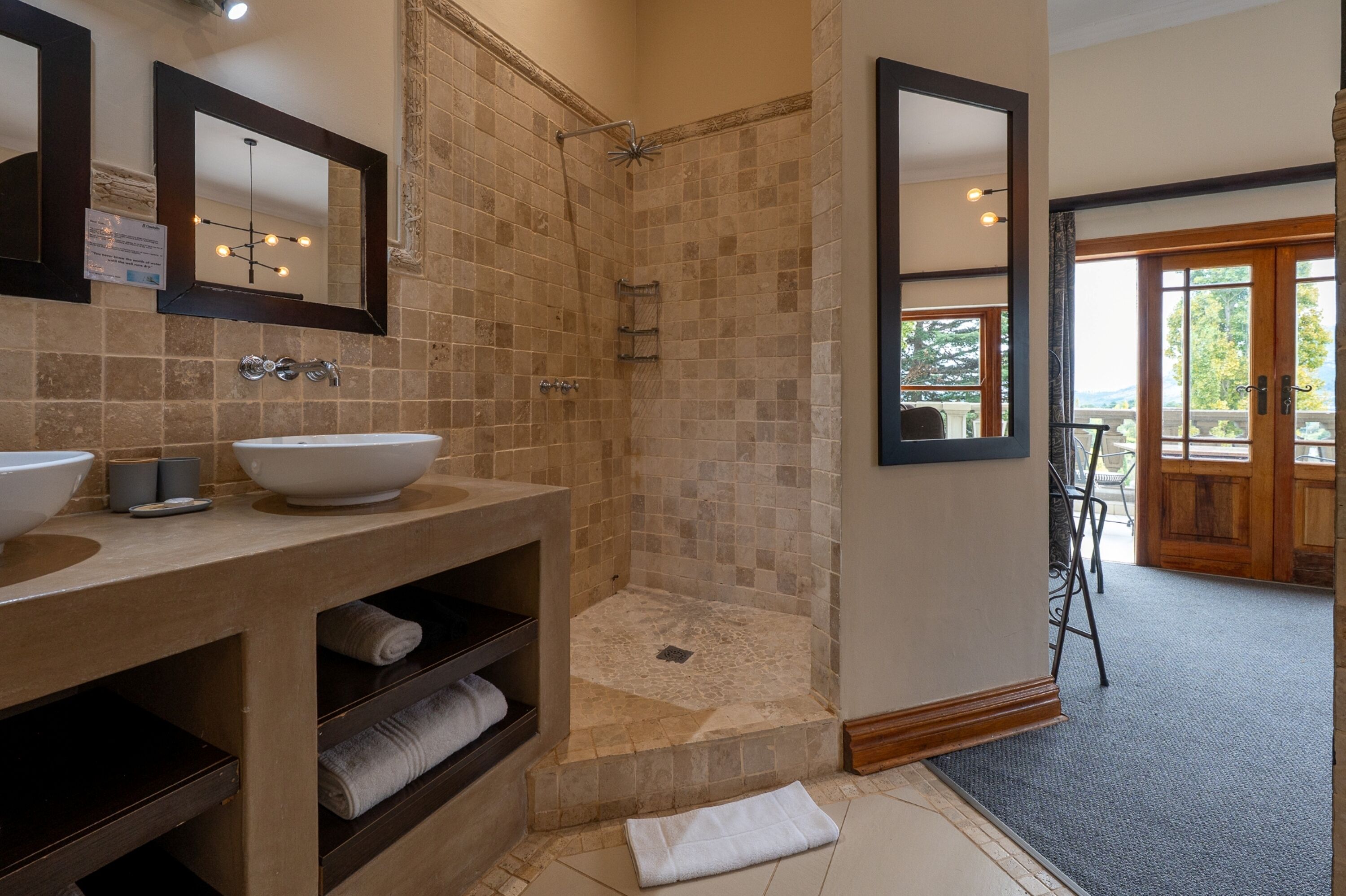 Superior Double Room | Bathroom | Slippers
