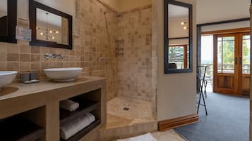 Superior Double Room | Bathroom | Slippers