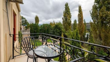Deluxe Room, Balcony, City View | Outdoor dining | Breakfast, lunch, dinner and brunch served