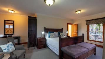 Deluxe Room, Balcony, City View | In-room safe, blackout drapes, soundproofing