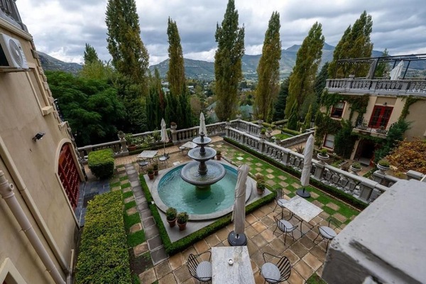 Suite, Balcony, Mountain View | Outdoor dining | Breakfast, lunch, dinner and brunch served