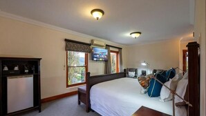 Deluxe Room, Balcony, City View | In-room safe, blackout curtains, soundproofing - IL Castello Boutique Hotel (Clarens)