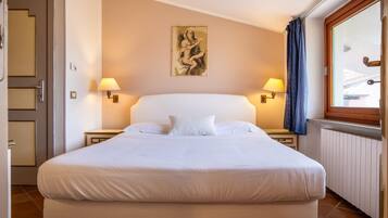 Double Room, 1 Double Bed, Private Bathroom, Sea View | Premium bedding, in-room safe, individually furnished, desk