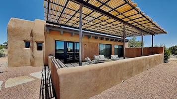 House (2 Bedrooms) | Property amenity