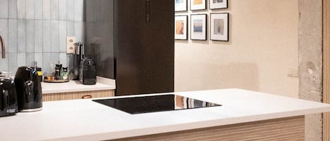 Coffee/tea maker, fridge, microwave, oven