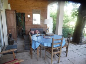 Outdoor dining - La Fontaine de Gadilhe, for 3 people: heated pool, sauna (Saint-Paul-le-Jeune)