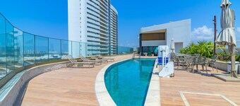 Parque do Cais #1109 With Sea View by Carpediem