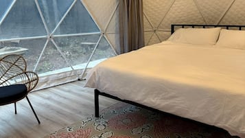 1 bedroom, desk, WiFi, bed sheets