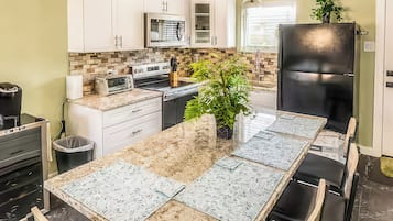 House, Patio, Garden View | Private kitchen