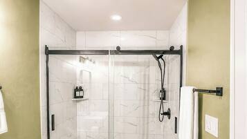 House, Patio, Garden View | Bathroom