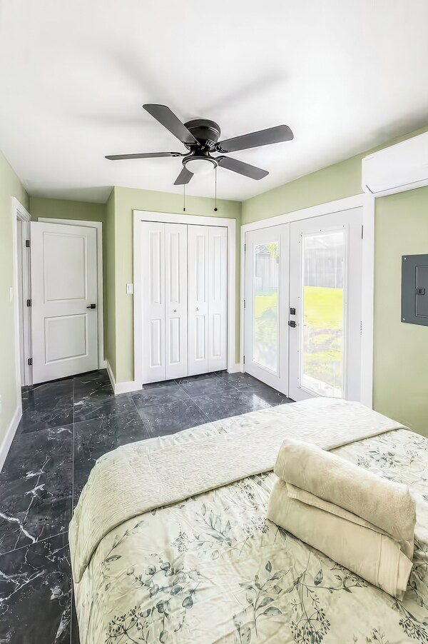 Guest Villa - Hell House, Cedar Hill