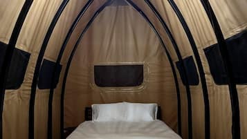 1 bedroom, bed sheets