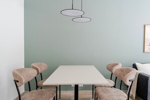 Dining - Blueground | Nusle, balcony, nr Vyšehrad (PRG-74) (Prague)