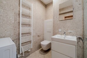 Bathroom - Blueground | Nusle, balcony, nr Vyšehrad (PRG-74) (Prague)
